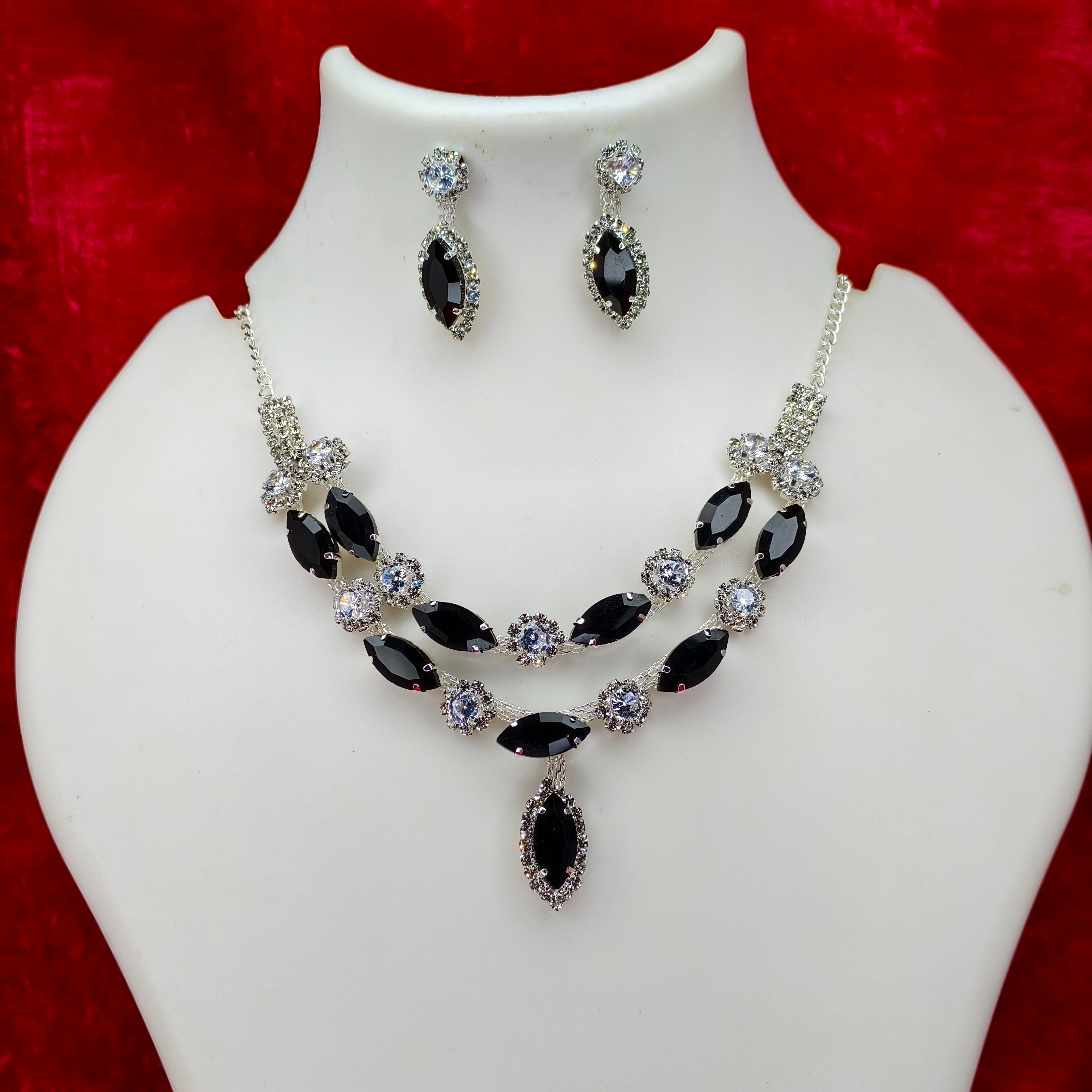Black Necklace Set
